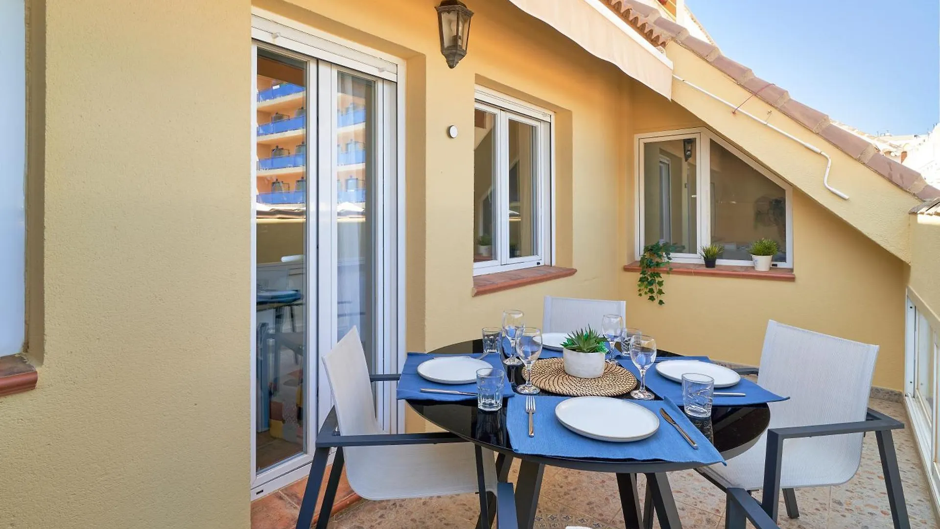 Perfect Beach Location With Roof Terrace Fuengirola